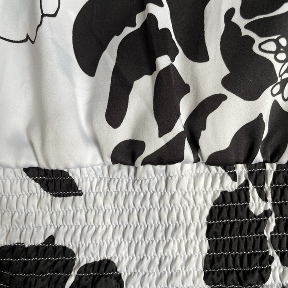 Sunny Leigh sz S blouse. New without tags - Picture 8 of 8